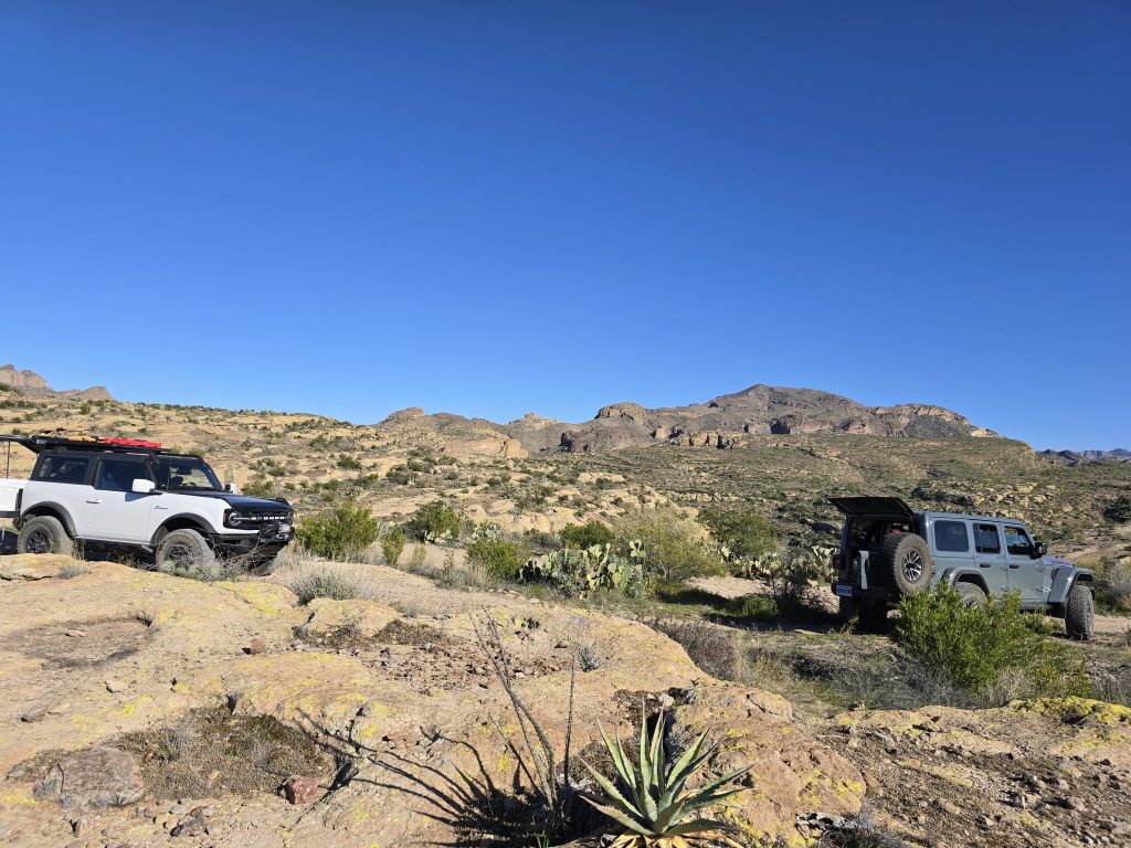 Jeep tailgate lunch break on Tortilla Ranch Trail off Apache Trail in Arizona